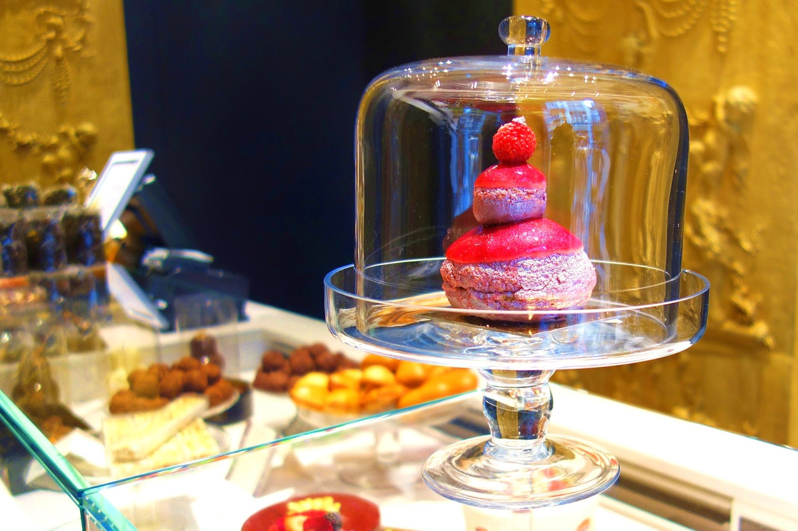 Nos Adresses : Le Café Pouchkine, l'espièglerie des pâtisseries franco ...
